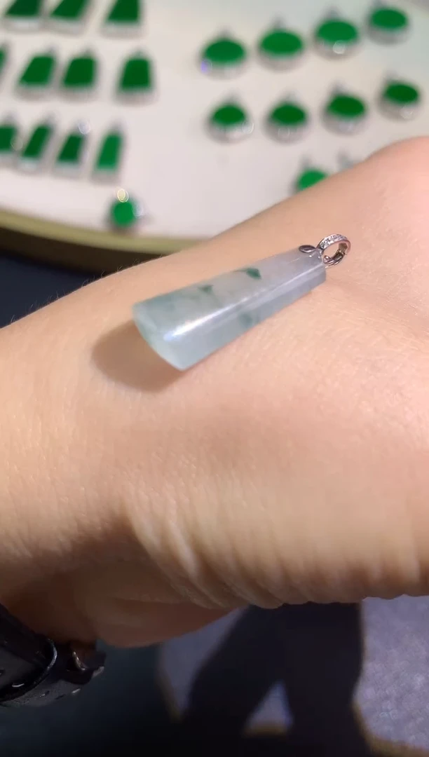 吊坠(不含链)18K金镶嵌翡翠A55|980