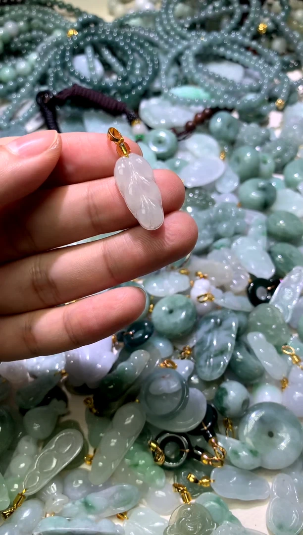 吊坠(不含链)未镶嵌翡翠1