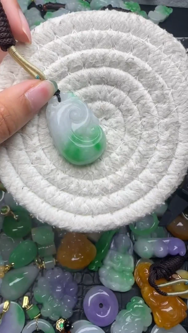 颈饰未镶嵌翡翠缅甸翡翠吊坠