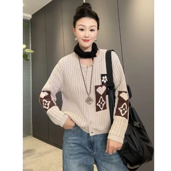 7230太谷休闲简约百搭春季新款针织桃心毛衣