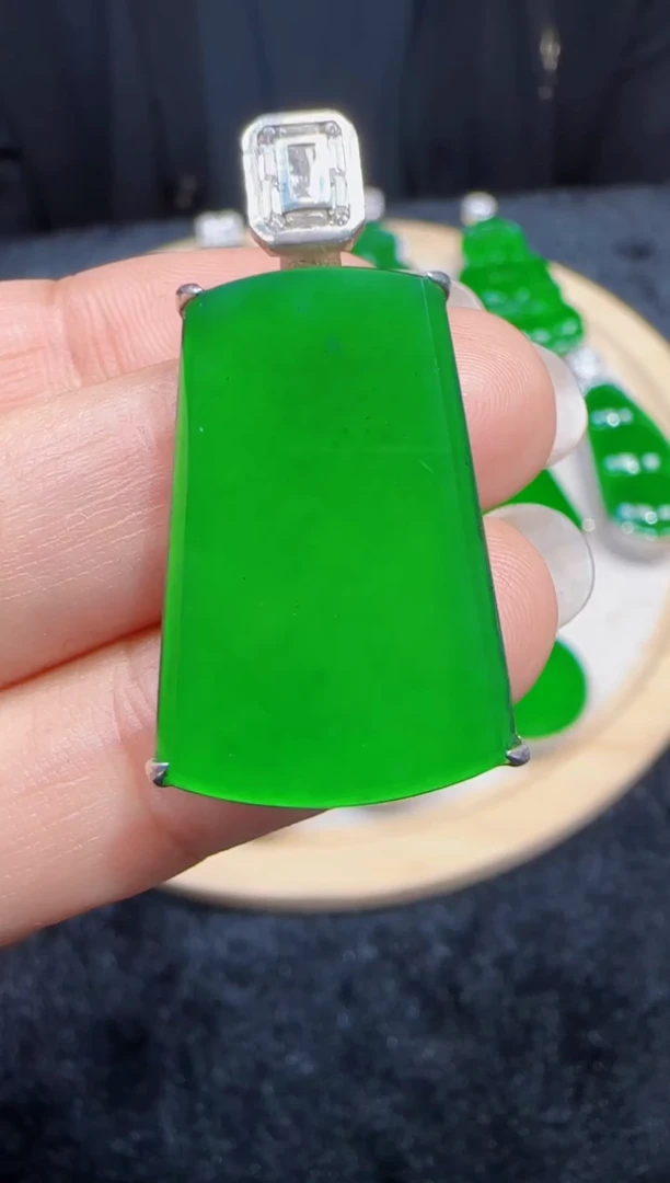 未镶嵌定制翡翠翡翠吊坠52