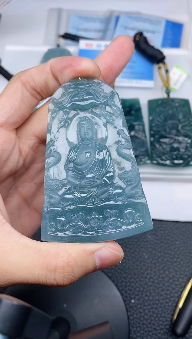 颈饰未镶嵌翡翠