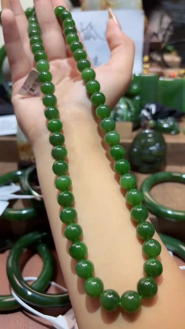 颈饰未镶嵌和田玉（碧玉）1