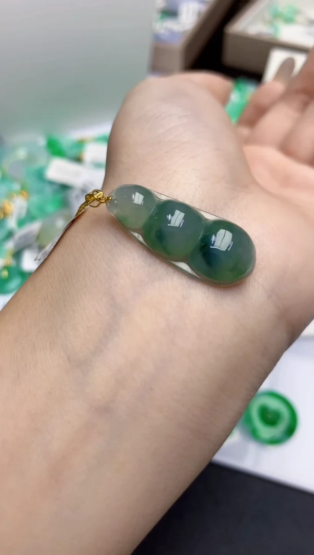 翡翠18K金镶嵌颈饰天然缅甸A货翡翠