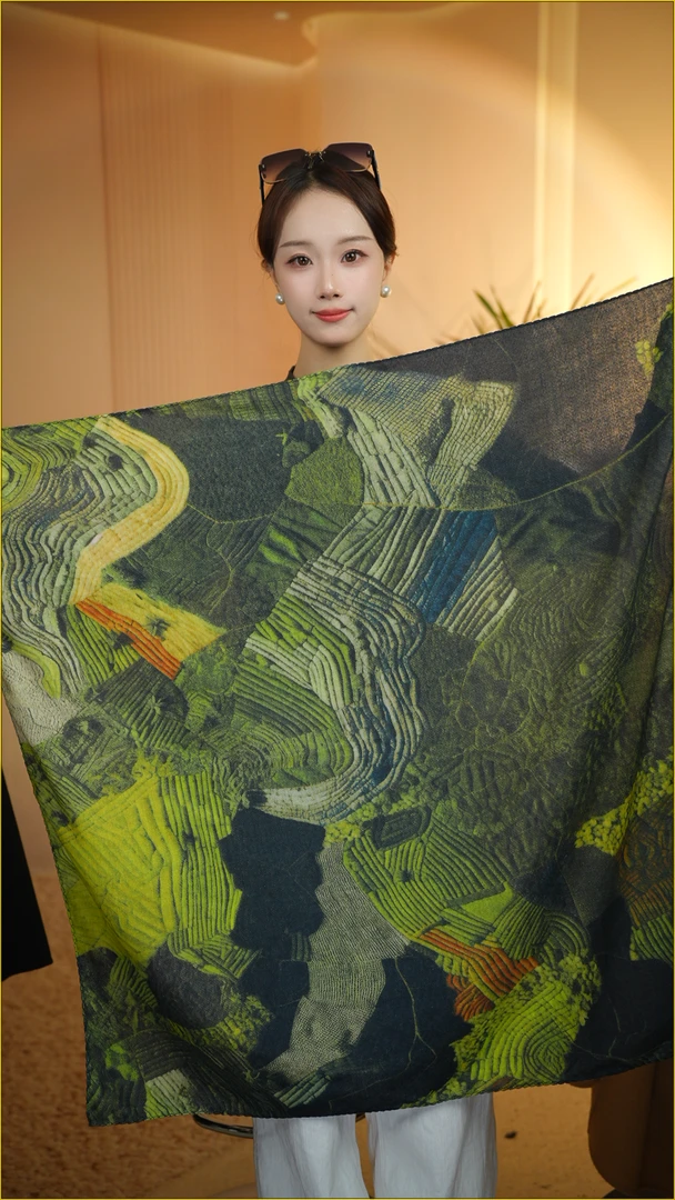 k【绿扣】P12【梯田】新款 丝绒棉 双面双色手工卷边 85*85 方巾