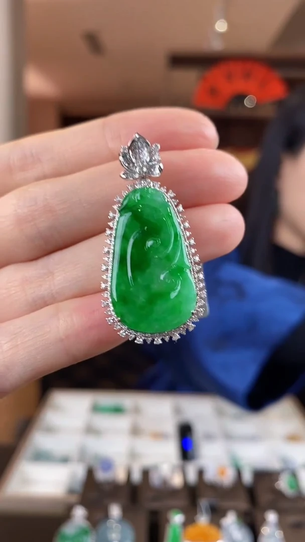 【闪购商品】翡翠吊坠(不含链)18K金镶嵌翡翠包镶如意