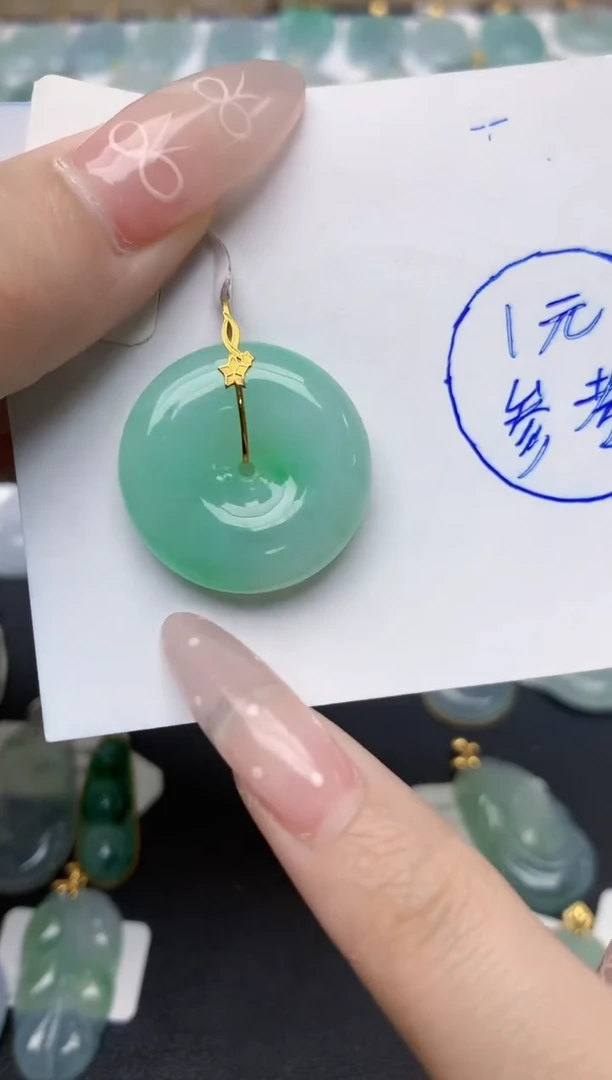 翡翠18K金镶嵌颈饰天然翡翠A货
