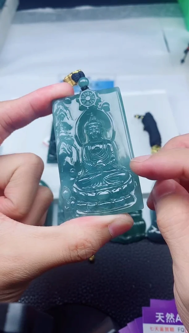 颈饰未镶嵌翡翠