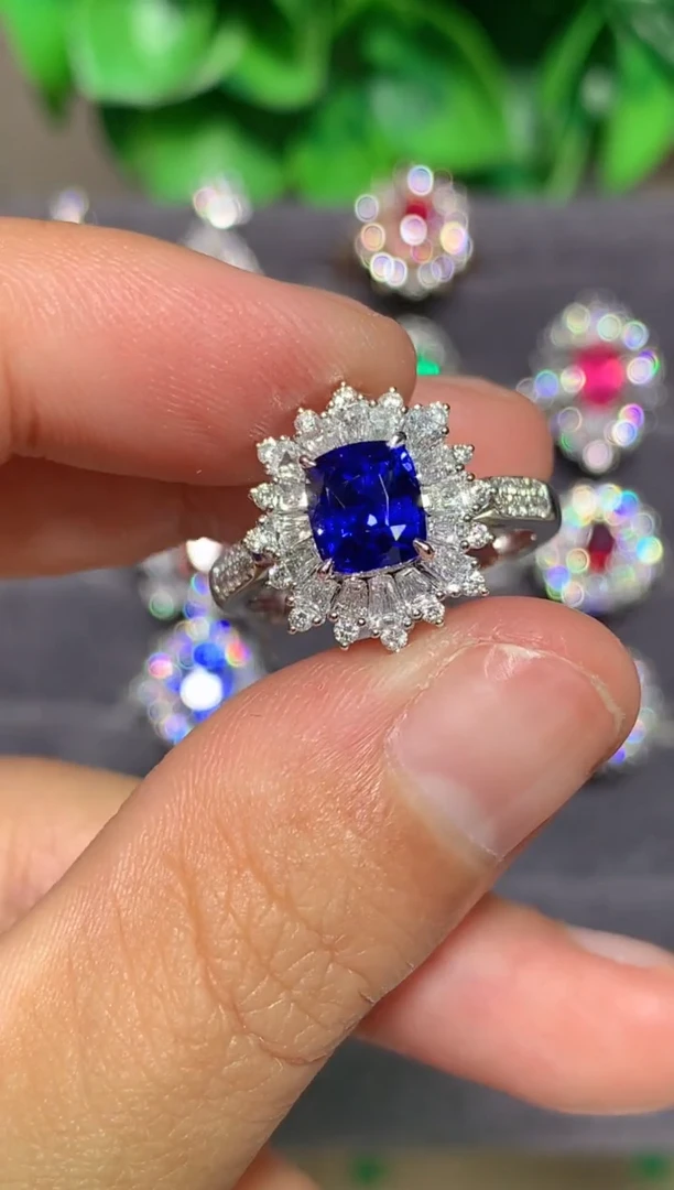戒指蓝宝石18K金镶嵌2.03ct
