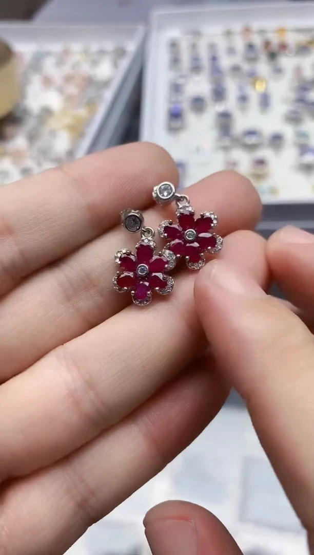 【闪购商品】红宝石耳饰银S925镶嵌...........