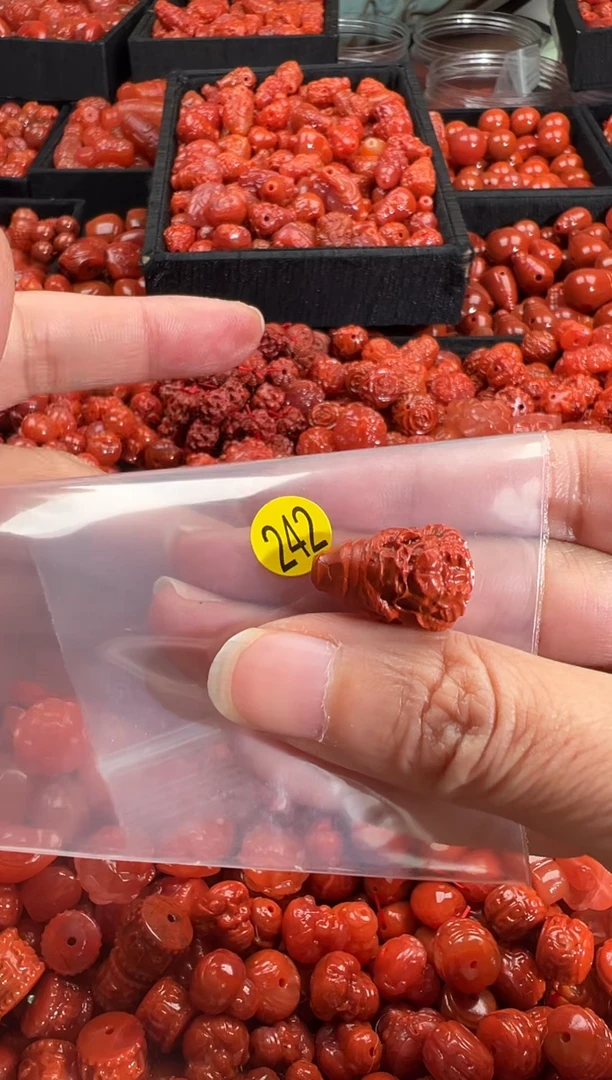 颈饰未镶嵌南红玛瑙1