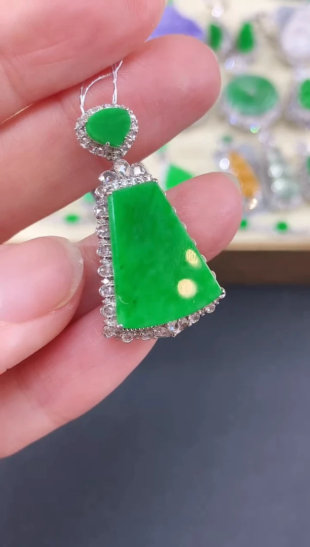 吊坠(不含链)18K金镶嵌翡翠174|