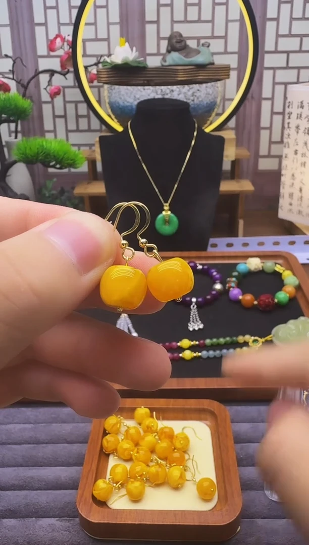 14K金镶嵌蜜蜡耳饰E01