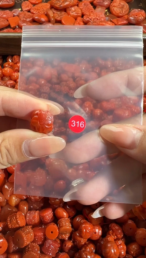 颈饰未镶嵌南红玛瑙1
