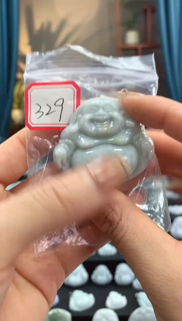 翡翠未镶嵌颈饰佛公329