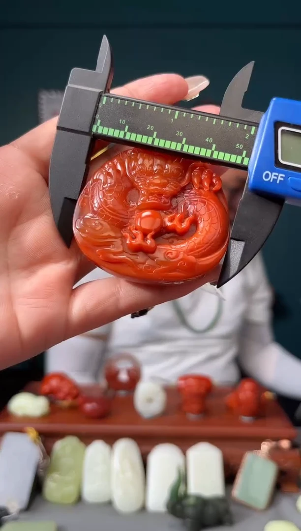 南红玛瑙未镶嵌颈饰吊坠