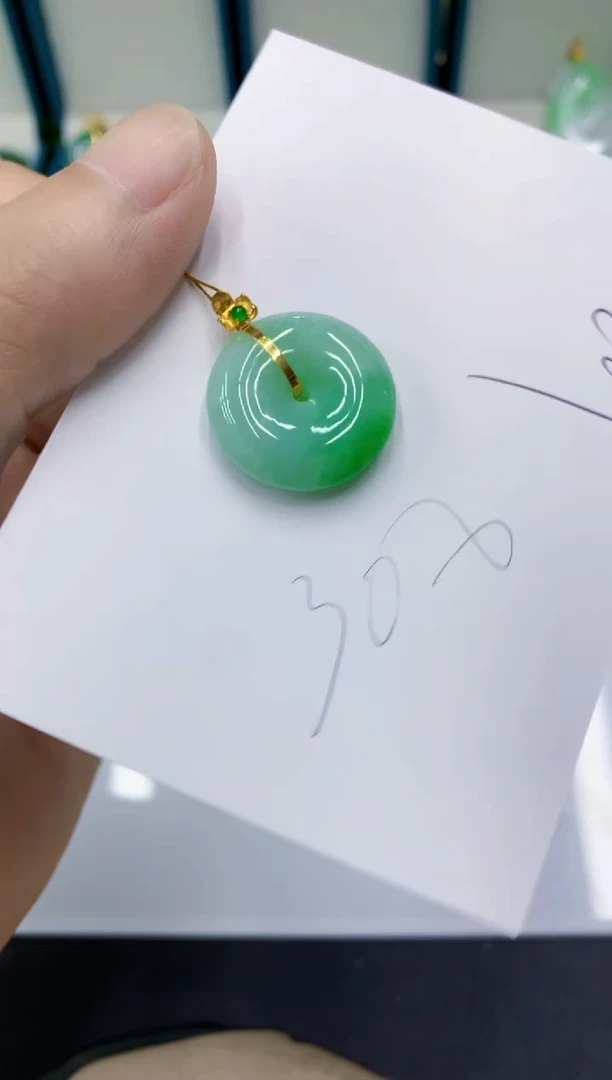 颈饰18K金镶嵌翡翠翡翠