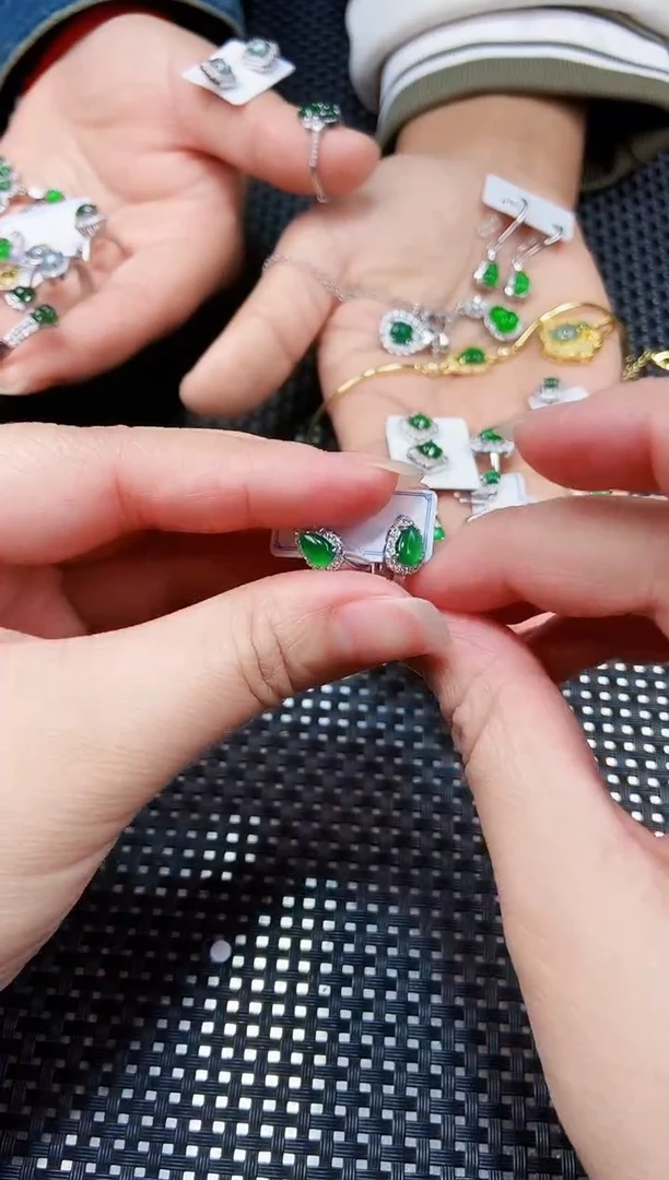 【闪购商品】翡翠耳饰未镶嵌111111111