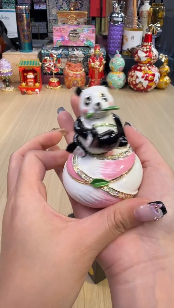 93七宝粉色熊猫