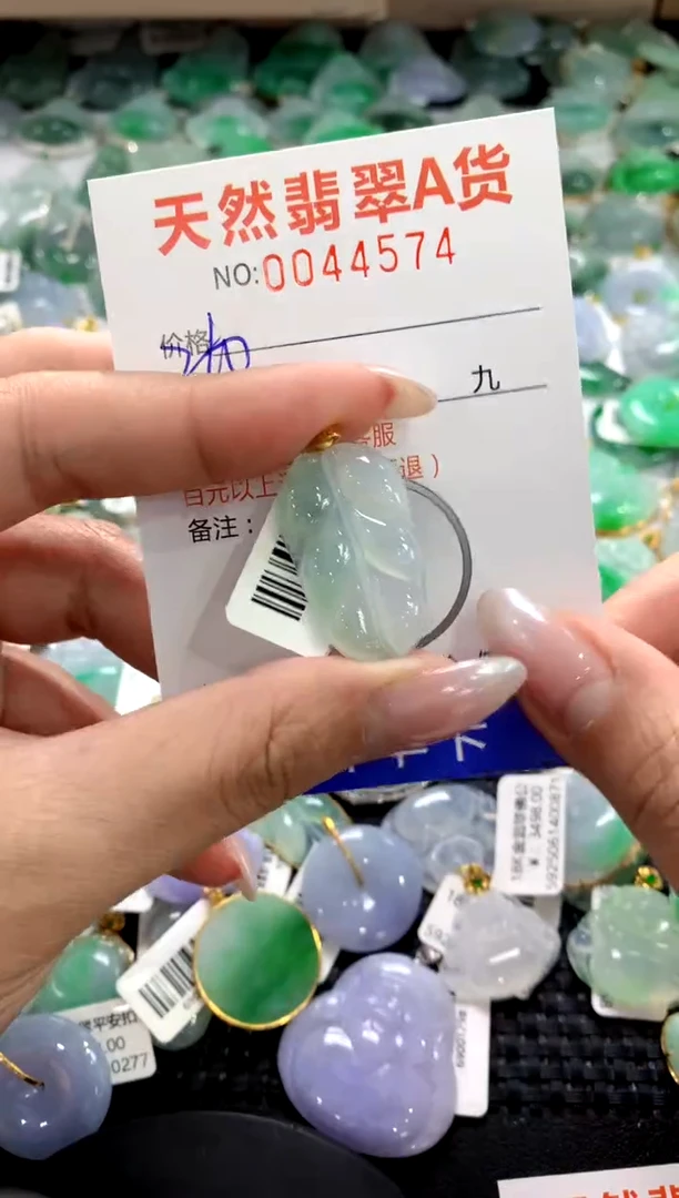 颈饰18K金镶嵌翡翠1111111111111111