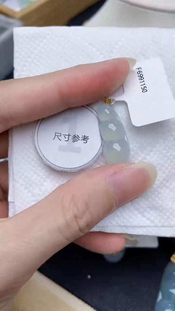 颈饰18K金镶嵌翡翠天然A货翡翠