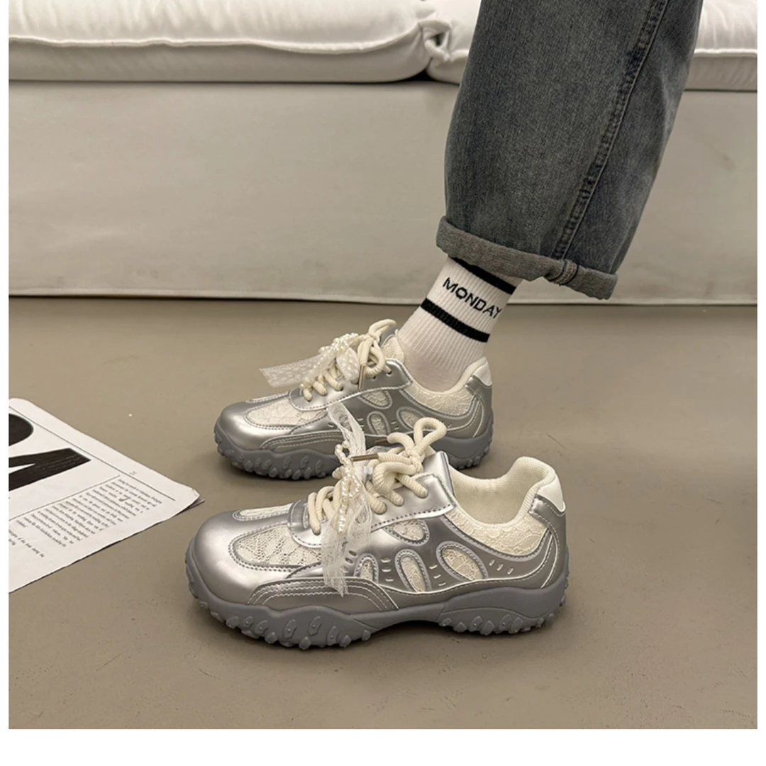 珍珠配饰双鞋带休闲德迅鞋