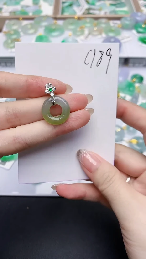 翡翠未镶嵌颈饰天然缅甸A货翡翠