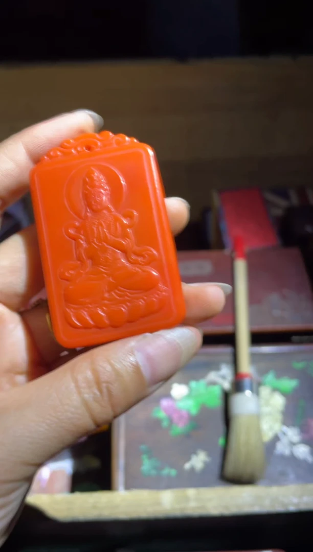 和田玉未镶嵌颈饰红钰观音1件