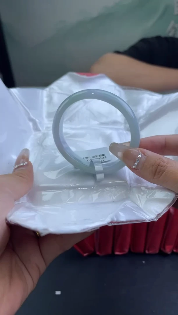 翡翠手镯（贵妃镯）未镶嵌9翡翠手镯（微瑕）