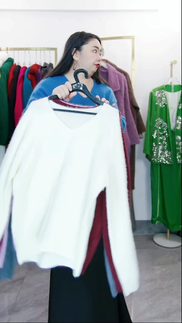 设计师原创2025秋冬款V领毛衫