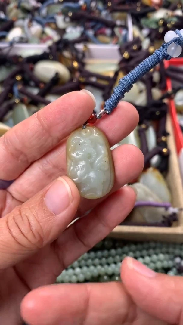 【闪购商品】和田玉颈饰未镶嵌多样性发货没有证书拍一发一有瑕