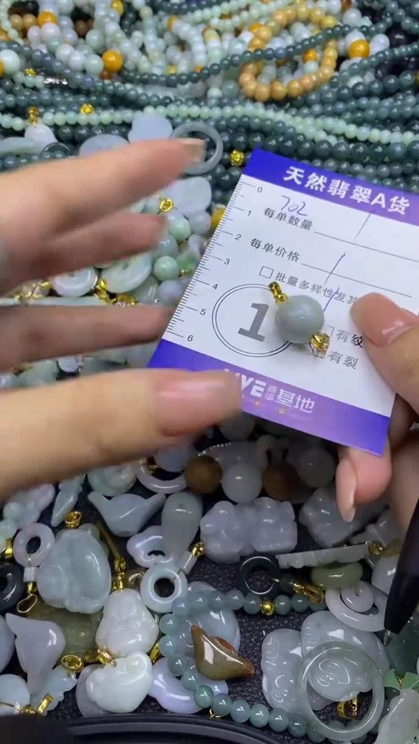 翡翠未镶嵌颈饰天然翡翠A货吊坠批量多样性发其一