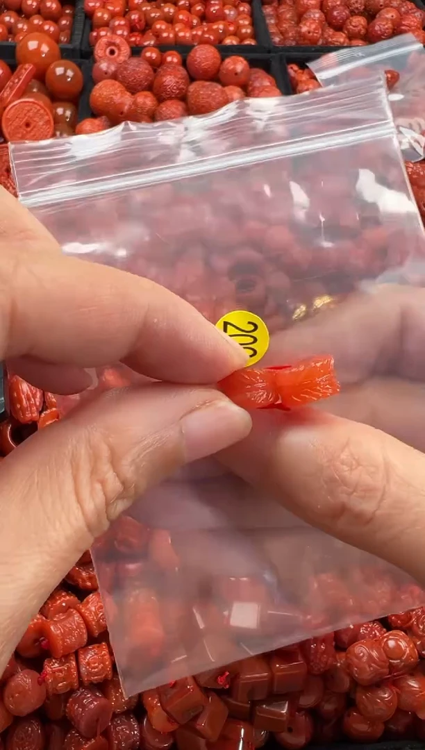 南红玛瑙未镶嵌颈饰1