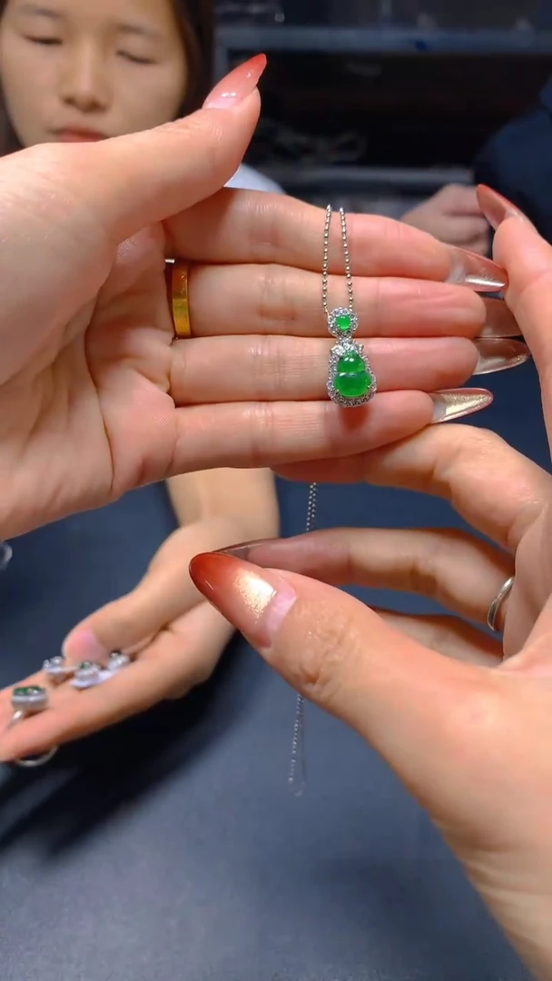 【闪购商品】翡翠吊坠(赠链)未镶嵌0732808441/多样性发一