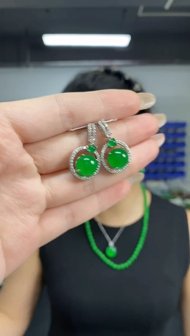 未镶嵌翡翠耳饰多样性发其一颜色微差