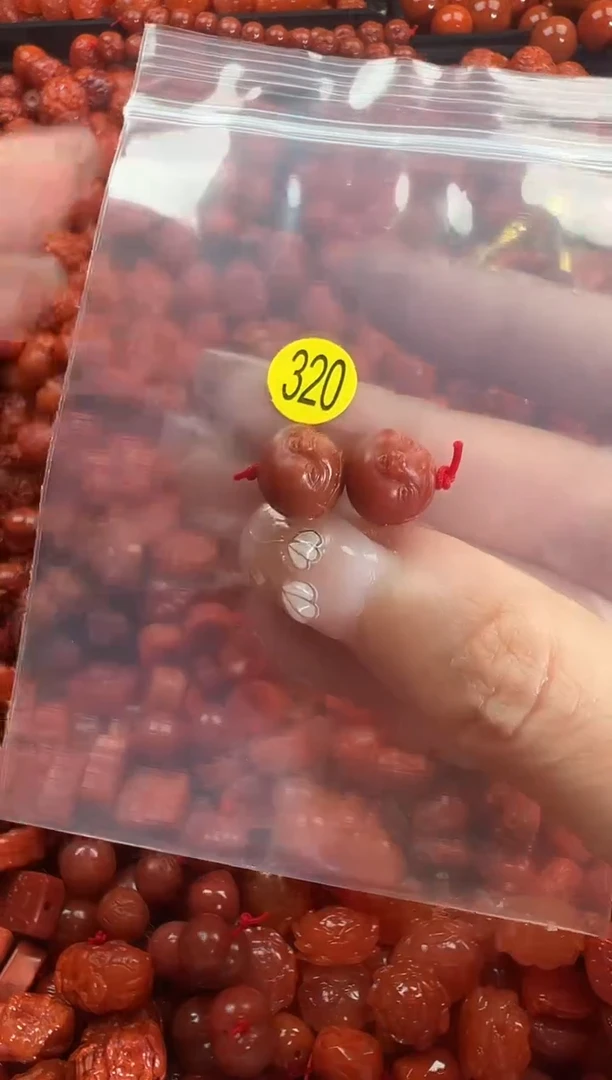 颈饰未镶嵌南红玛瑙1