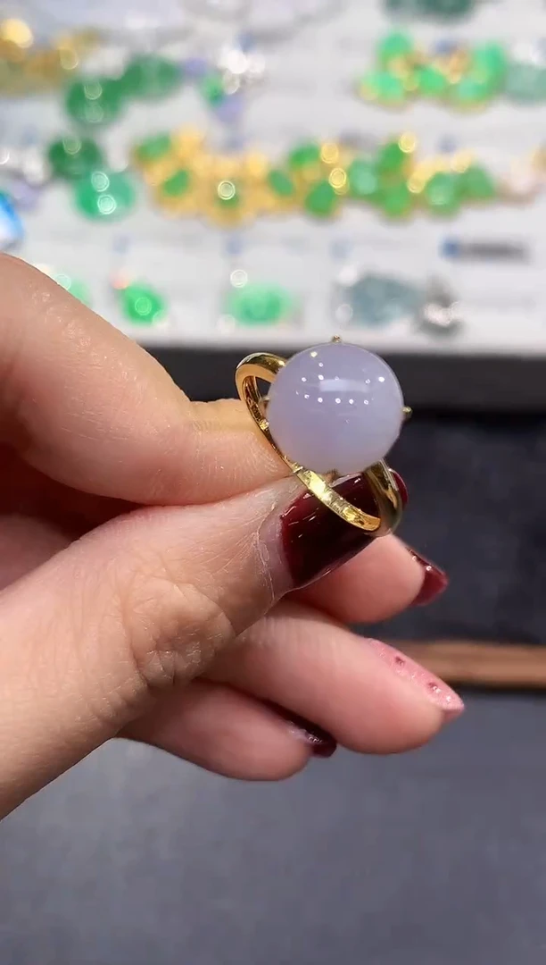 18K金镶嵌戒指翡翠多样性发其一