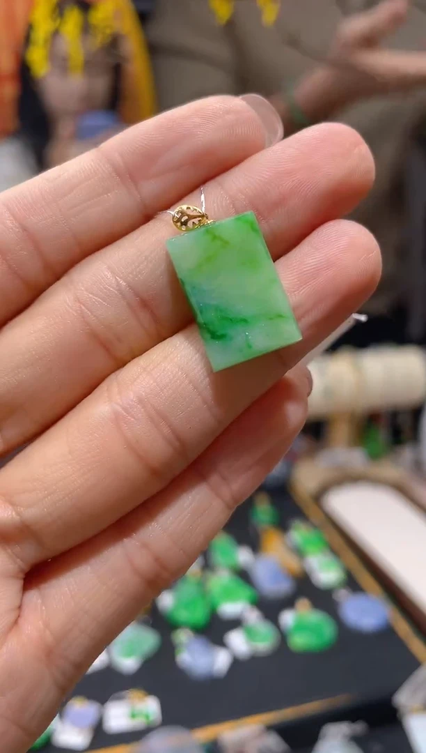 【闪购商品】翡翠颈饰18K金镶嵌假一赔三