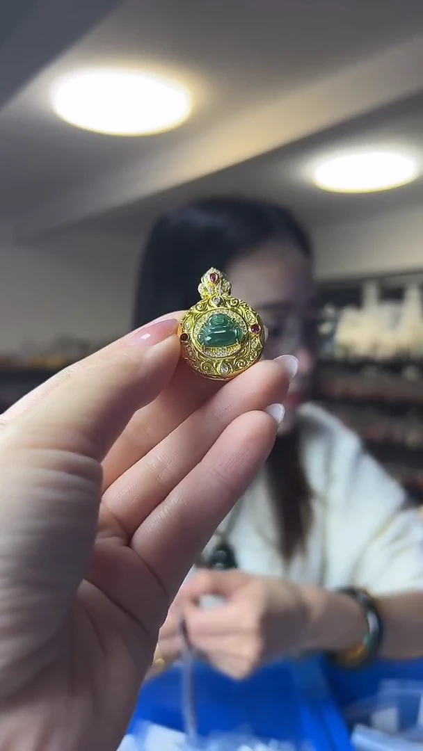 颈饰未镶嵌翡翠（多样性发一件）