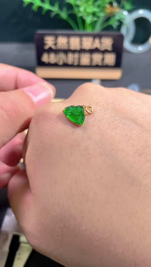 翡翠18K金镶嵌颈饰翡翠