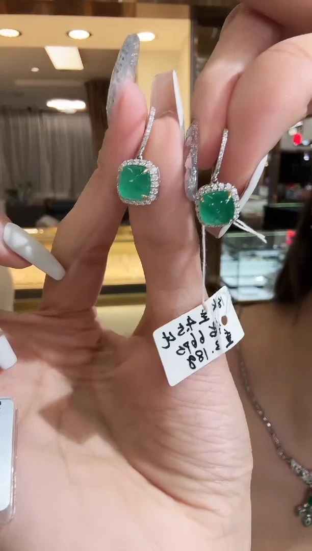 铂Pt950镶嵌耳饰祖母绿4.50ct