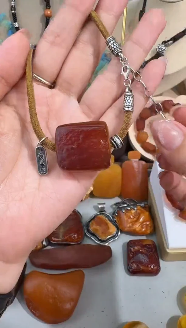 未镶嵌琥珀裸石琥珀