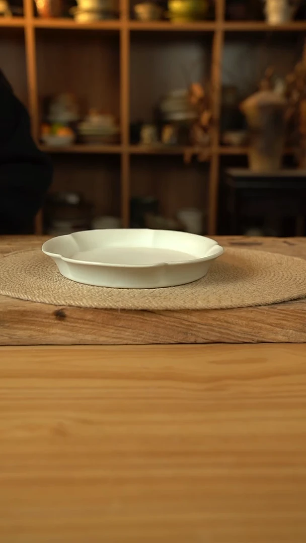 白色系列的8英寸花边平盘1个