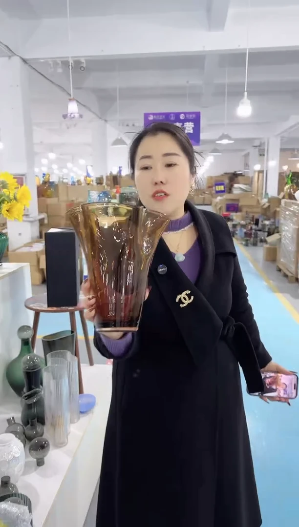 【闪购商品】玻璃唐总花瓶微瑕-FZML3