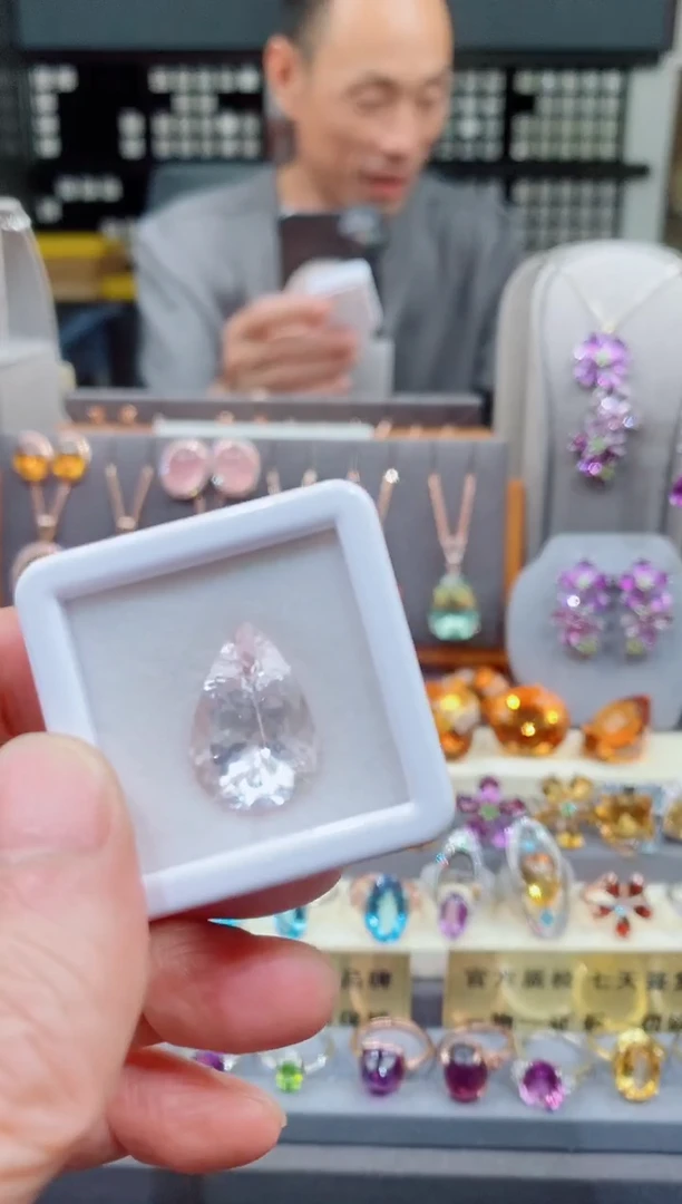 未镶嵌裸石绿柱石12.8克拉 绿柱石裸石