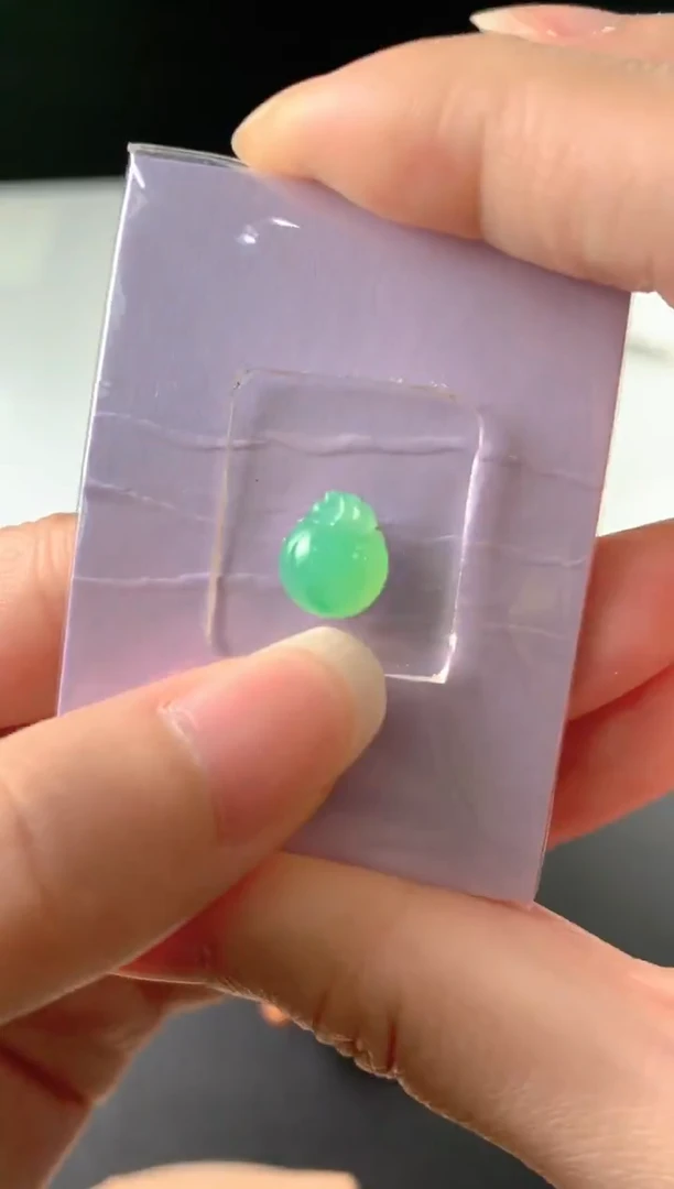 未镶嵌定制翡翠c****i裸玉（客户意向镶嵌）