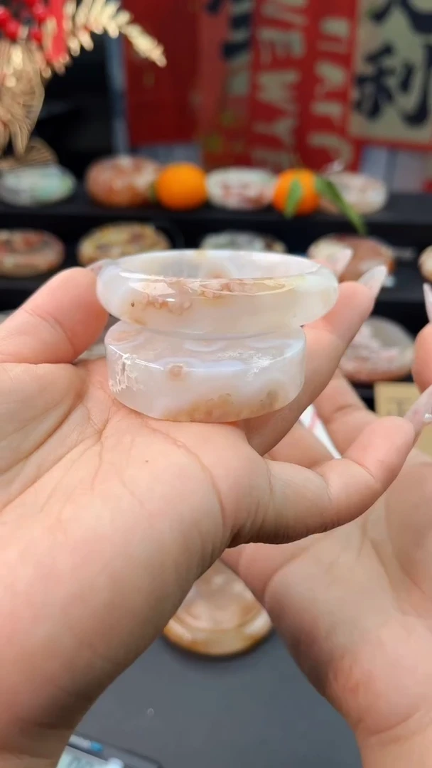 【闪购商品】石英质玉手镯未镶嵌赠送镯心（50圈口）无证书