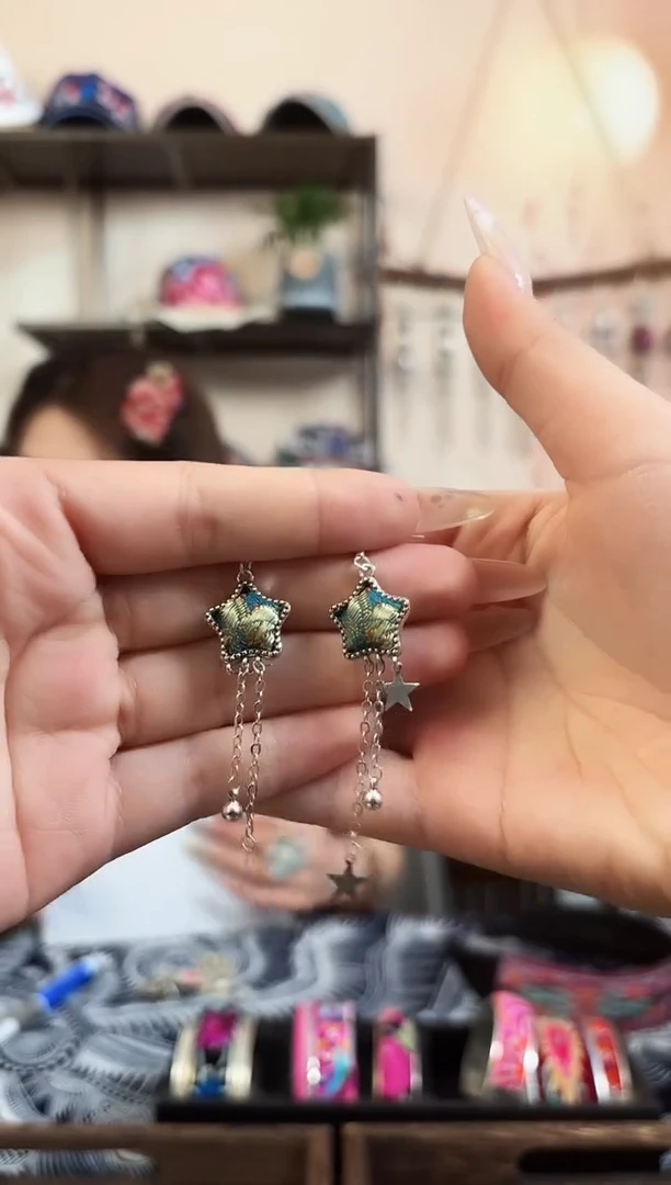 织绣民族风非遗老绣饰品608