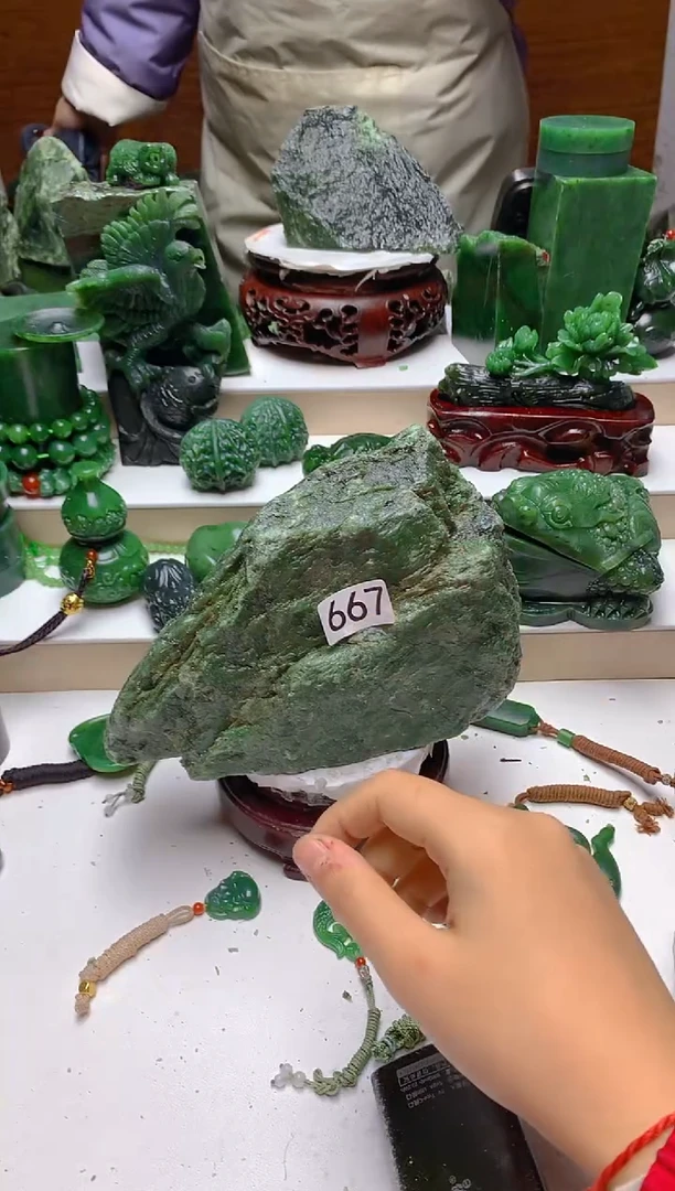 未镶嵌和田玉摆件1