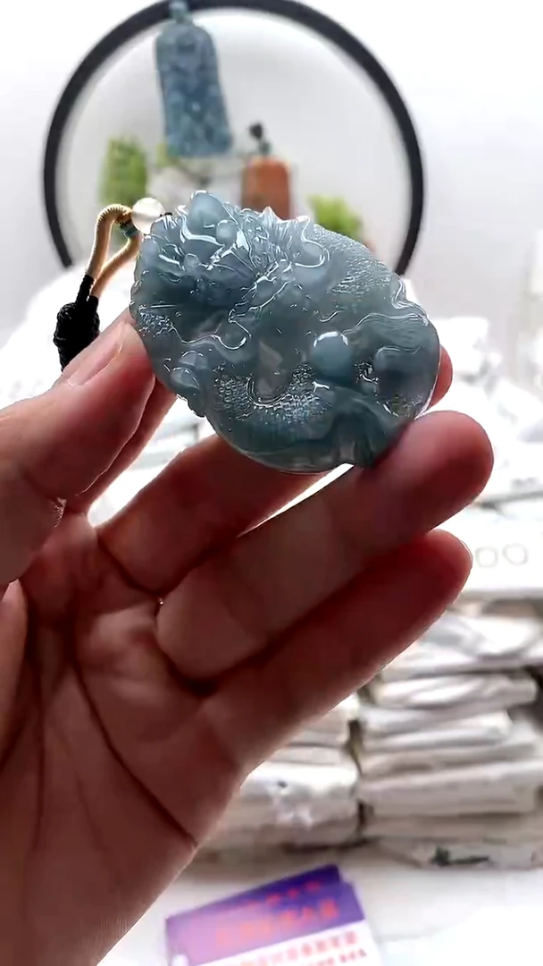 翡翠未镶嵌颈饰龙牌1